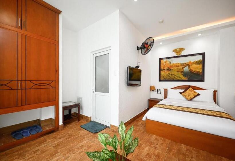 اتاق لوکس خانوادگی, Queen Hotel Saigon Airport