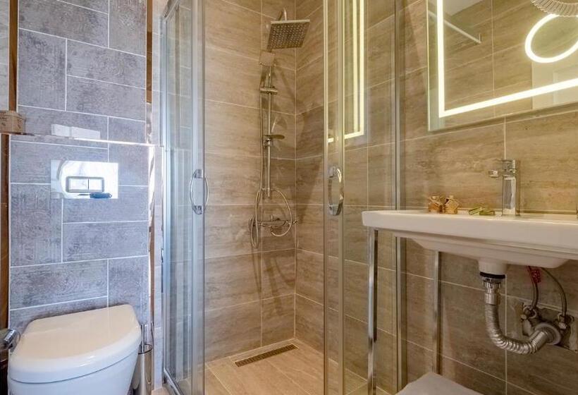 اتاق لوکس با چشم‌انداز دریا, Loop Hotel Bosphorus İstanbul