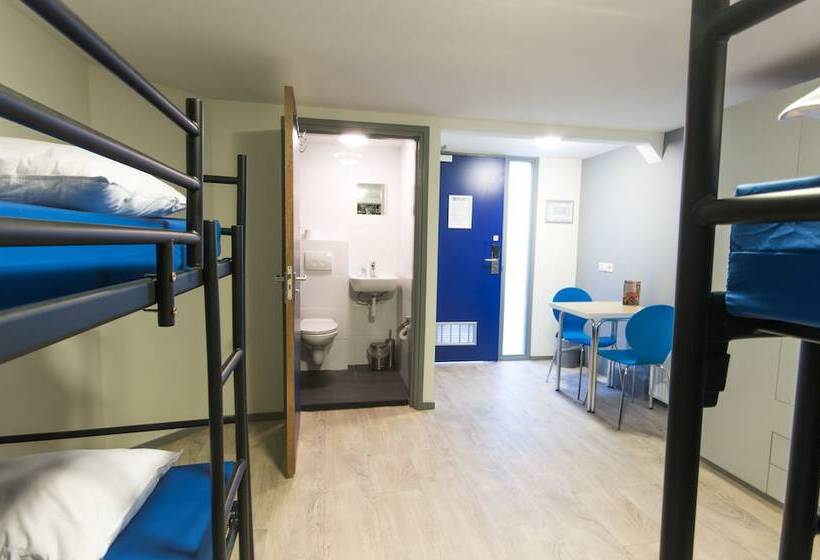 ルームシェアのワンベッド, Kings Inn City Hostel