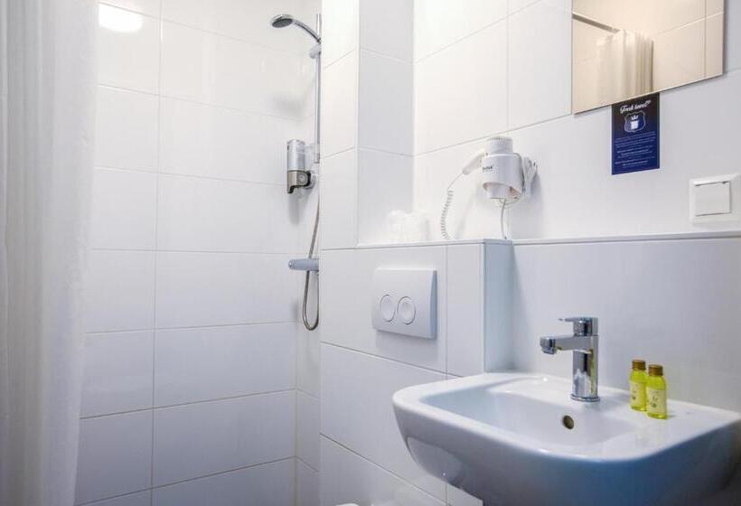 コンフォートルーム, Kings Inn City Hostel