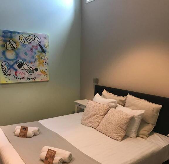 Chambre Supérieure, Kings Inn City Hostel