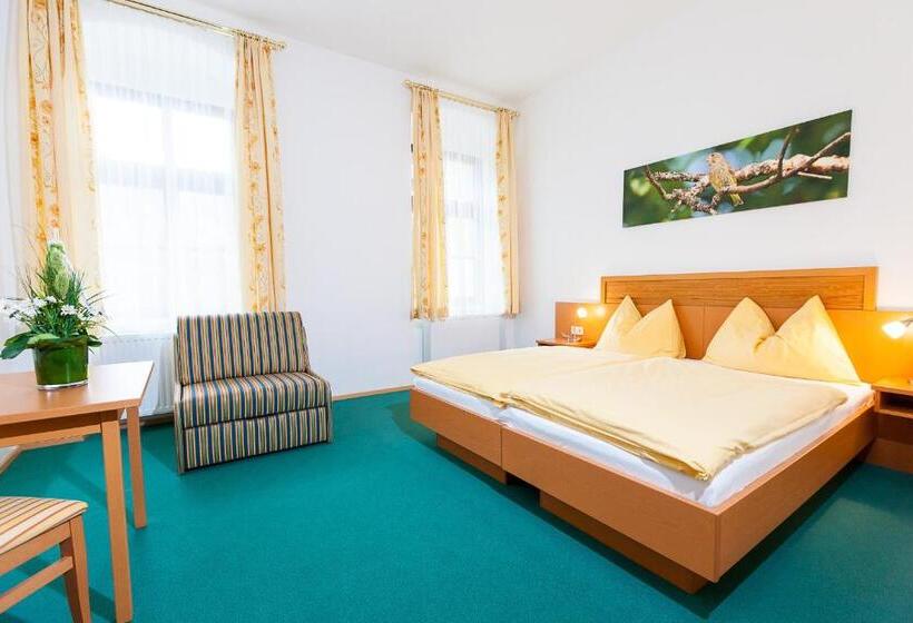 Номер Стандарт Трехместный, Naturhotel Schloss Kassegg