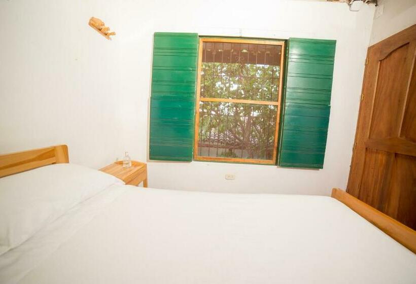 Номер Стандарт, Casa Serrano   Callejón De Don Blas