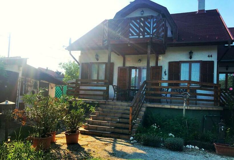 Дом 1 Спальня, Balaton Vendégház Paloznak