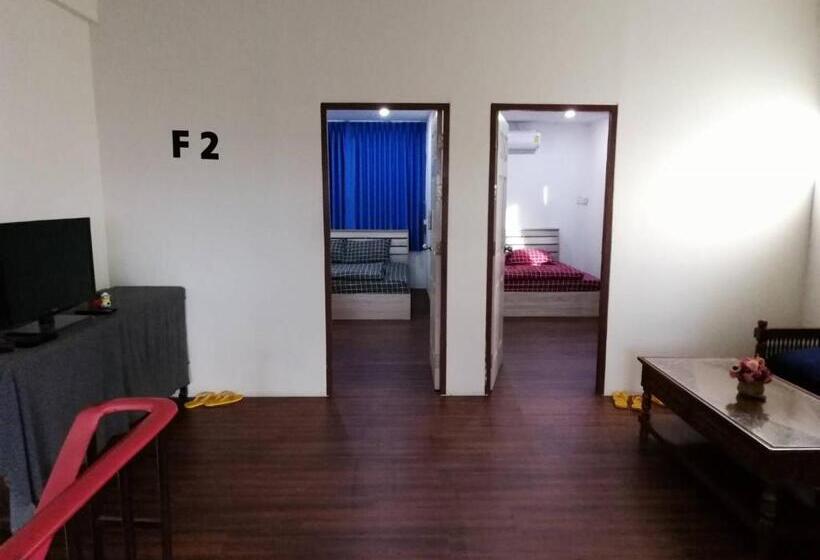 家庭房间共用浴室, Happy Home Hostel