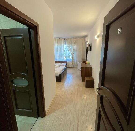Трехместный Номер Deluxe, Vila Regal Mamaia