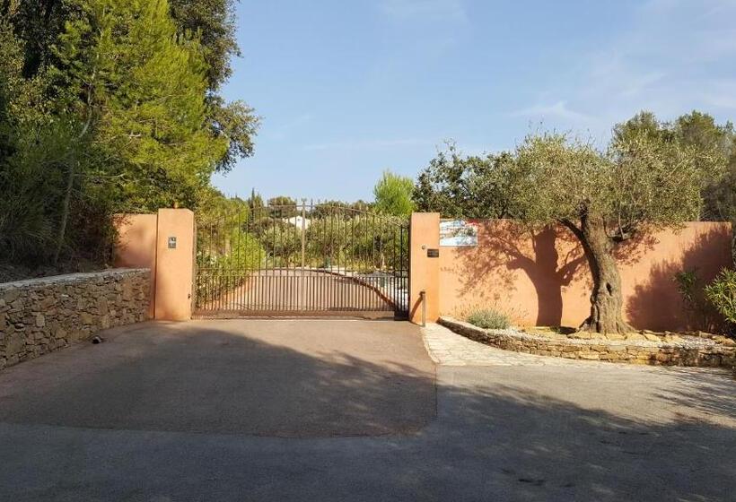 Семейный Номер, La Maison Du Castellet