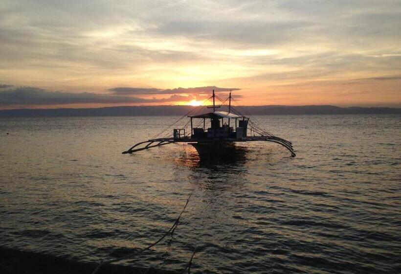 패밀리 룸 공용 욕실, Cabilao Sunset Dive & Beach Resort