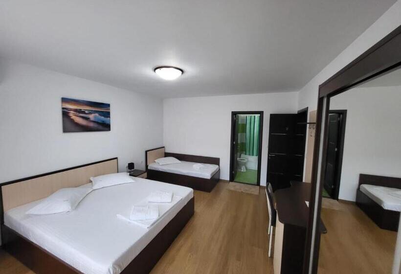 标准三人间, Vila Ozon