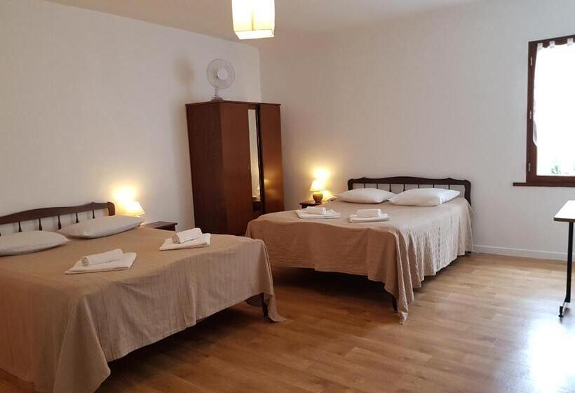Семейный Номер, Acacias Hôtel Motel