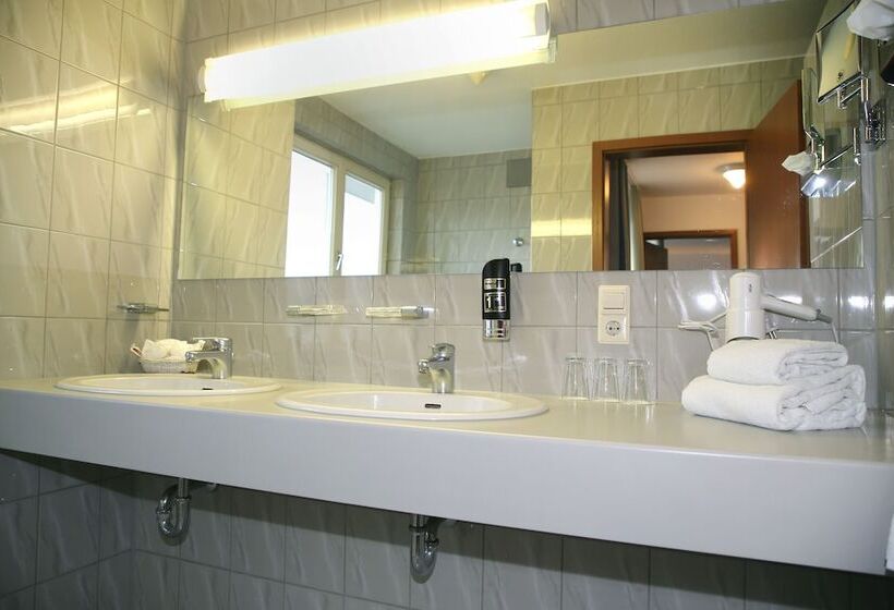 스탠다드 트리플 룸, Albhotel Fortuna