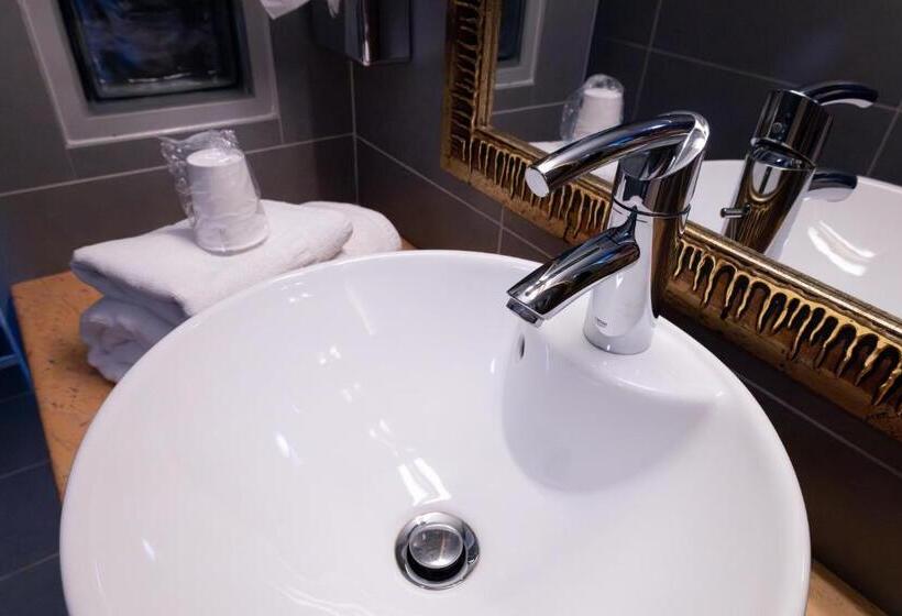 Номер Престиж, Brit Hotel Confort Saint Lô
