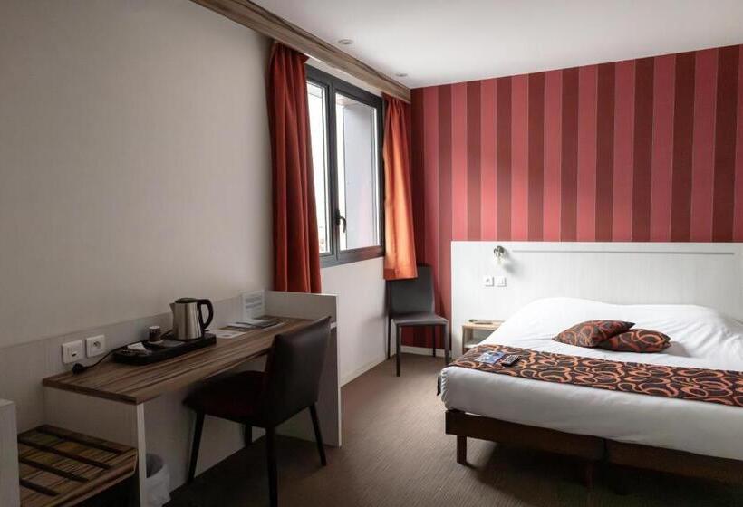 Четырехместный Номер Superior, Brit Hotel Confort Saint Lô