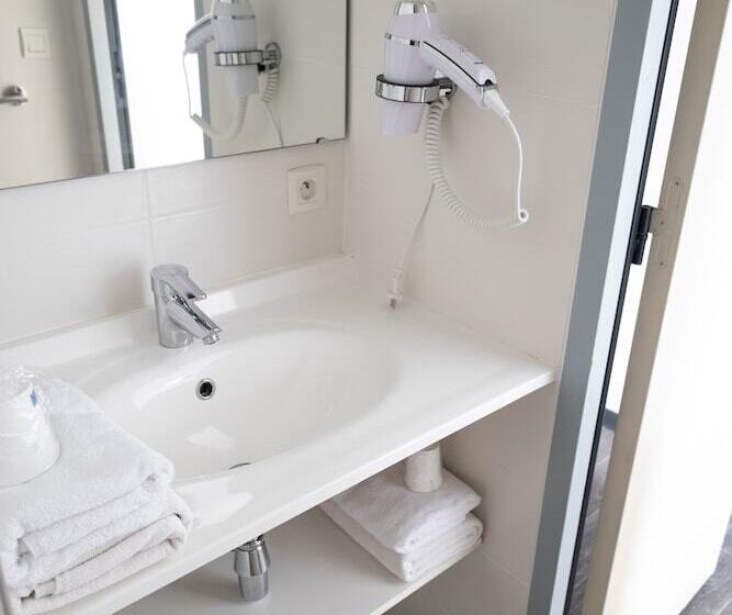 Номер Стандарт, Brit Hotel Confort Saint Lô