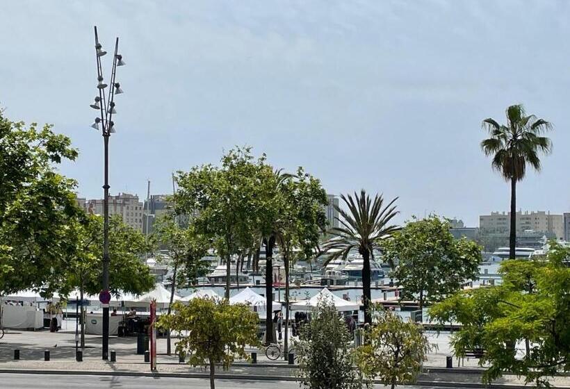 Семейный Номер, Som Nit Port Vell