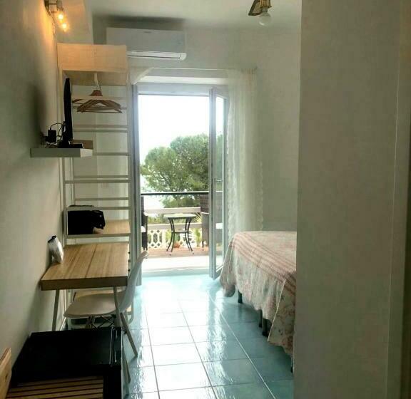اتاق لوکس با چشم‌انداز دریا, Sea View Sirolo Di Amedeo