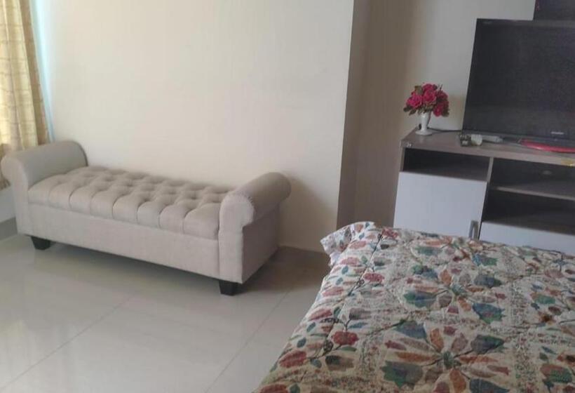 Апартаменты Deluxe 1 Спальня, Apartemen Grand Kamala Lagoon Bekasi By Cicie Room