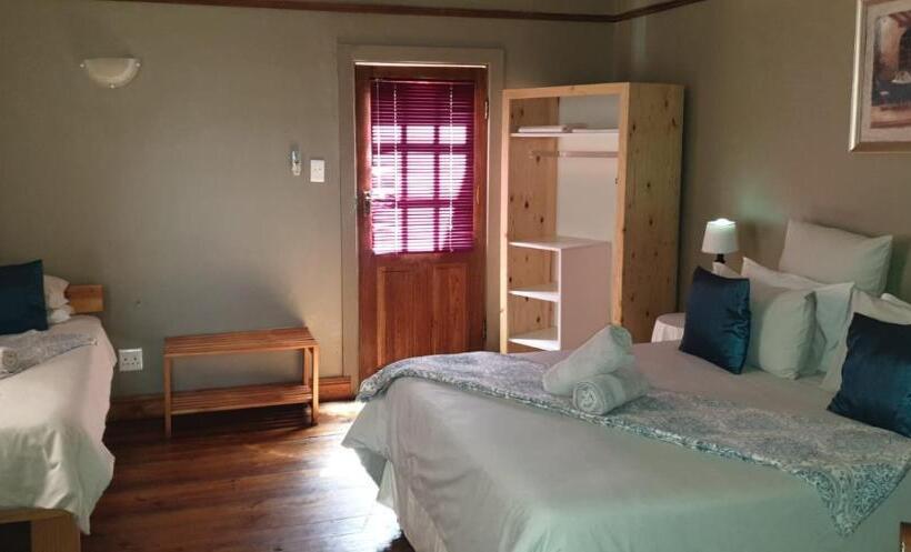 Семейный Номер, Travellers Joy Guest House