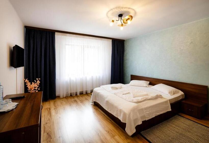 Standard room with outdoor bath, La Colțul Castelului Bran