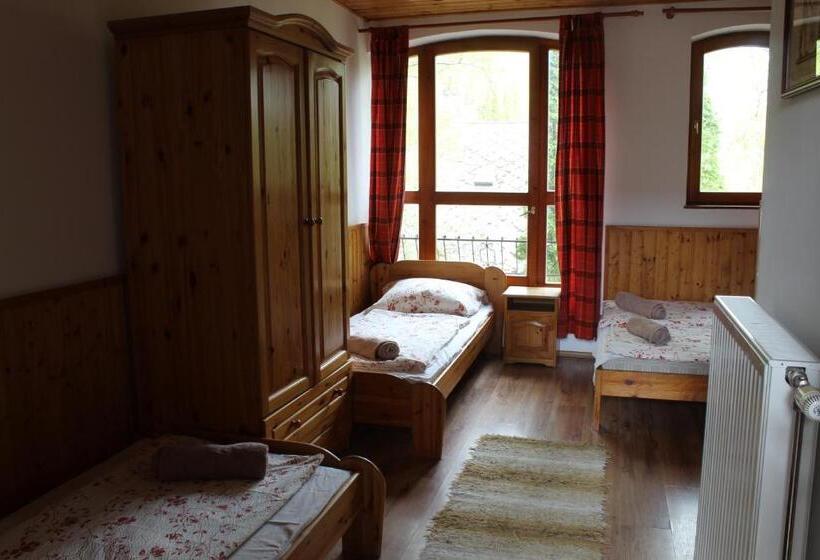 اتاق خانوادگی, Vicze Apartmanház