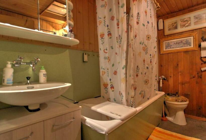 اتاق خانوادگی, B&b La Pivoine