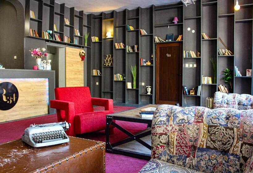استودیو استاندارد با بالکن, R34 Boutique Guest House