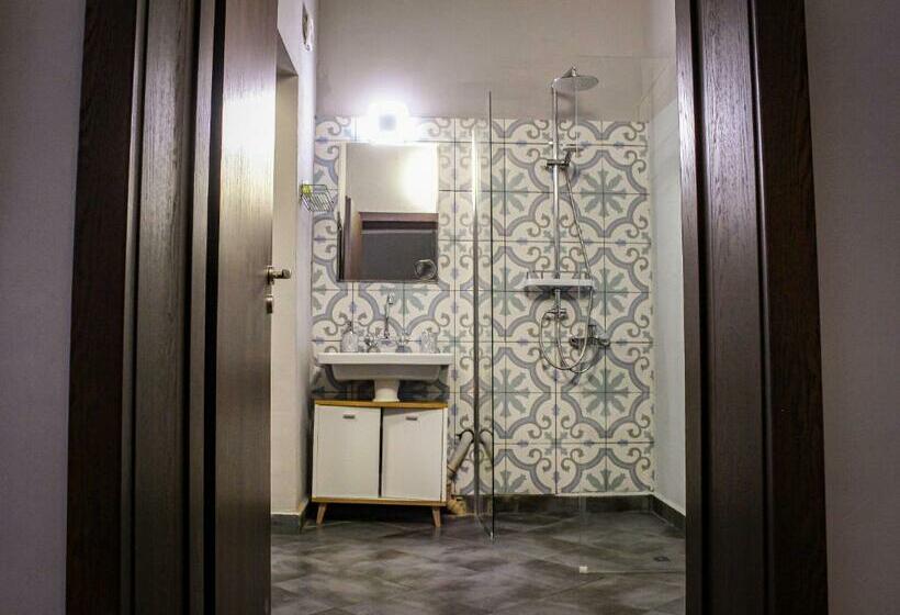 استودیو استاندارد با بالکن, R34 Boutique Guest House