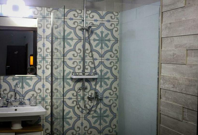 استودیو استاندارد با بالکن, R34 Boutique Guest House