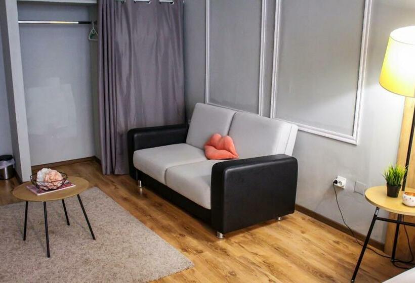 استودیو استاندارد با بالکن, R34 Boutique Guest House