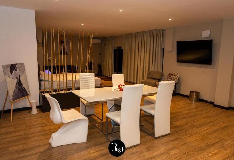 استودیوی سوپریور, R34 Boutique Guest House