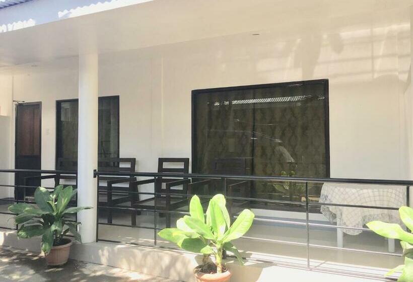 家庭间, Paguia’s Cottages