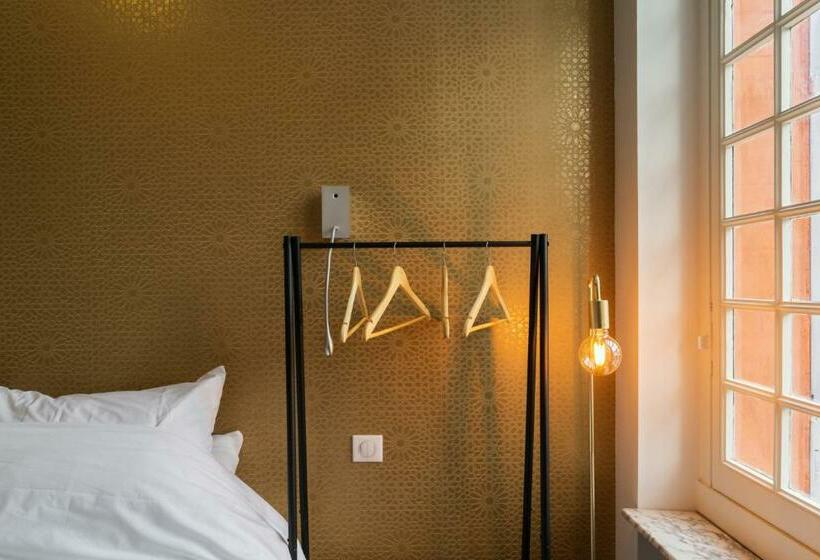 Номер Стандарт, Hôtel Une Chambre En Ville