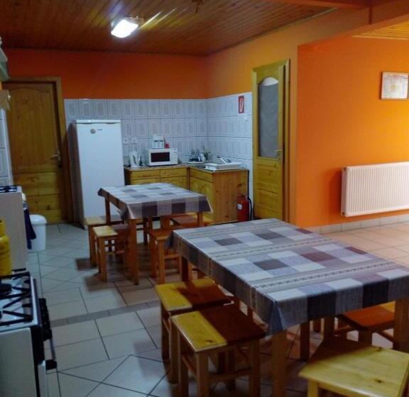 سوئیت 2 خوابه, Ibolya Imola