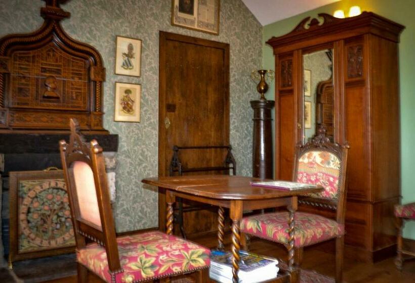 Номер Стандарт, The Lady Maxwell Room At Buittle Castle