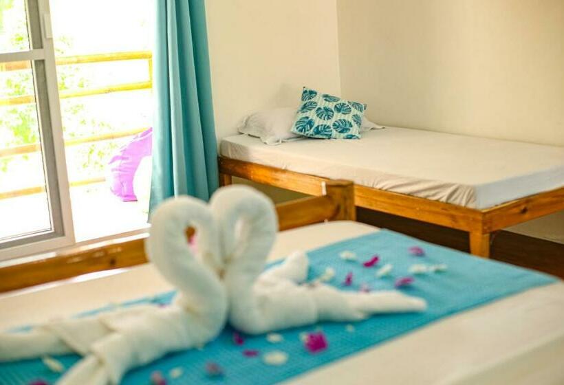 스탠다드 트리플 룸, Lunazul Guesthouse