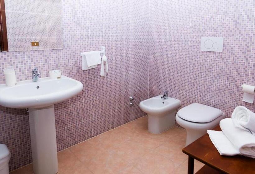 اتاق استاندارد سه نفره, Affittacamere Orchidea