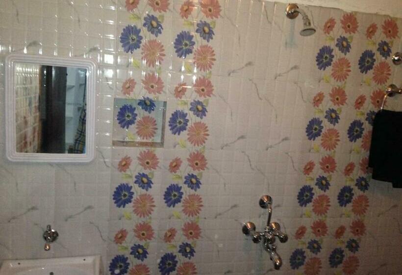 Quarto Economy, Suri Guest House