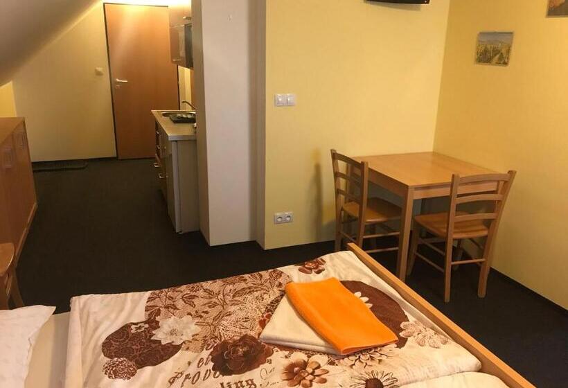 Семейный Номер, U Jeřába   Komplex A