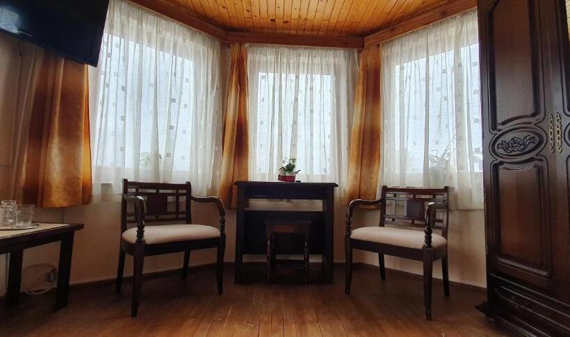 اتاق استاندارد سه نفره, Pensiunea Orhideea