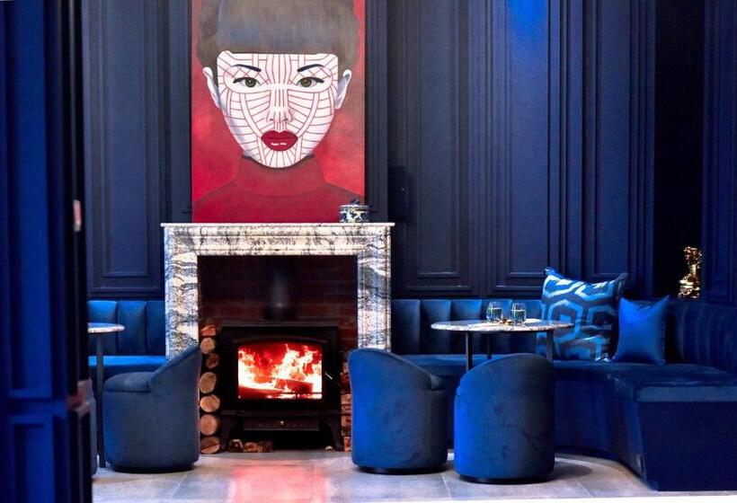 اتاق استاندارد با چشم‌انداز کوهستان, Olivia Boutique