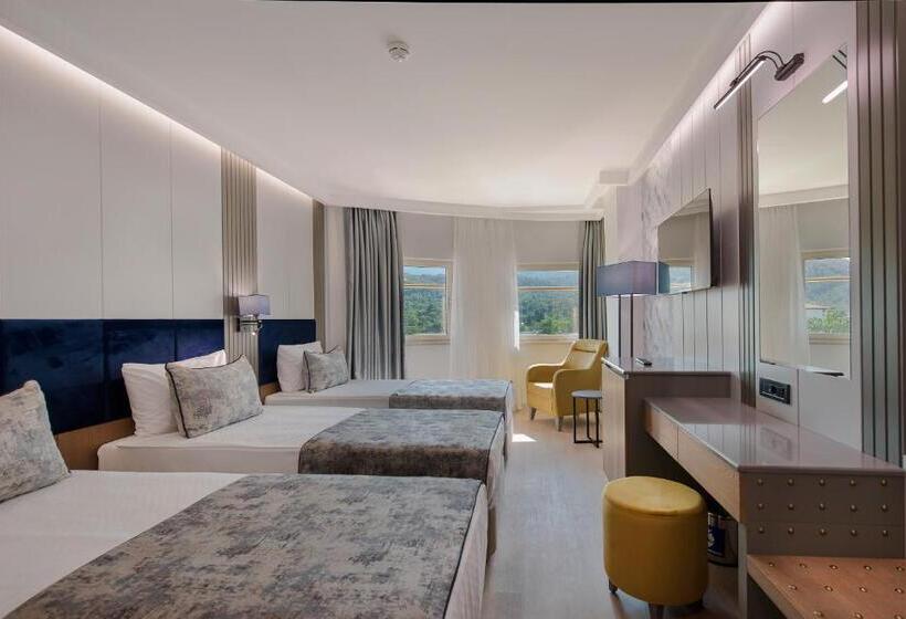 Номер Стандарт Трехместный, Sealife Kemer Resort Hotel   Ultra All Inclusive