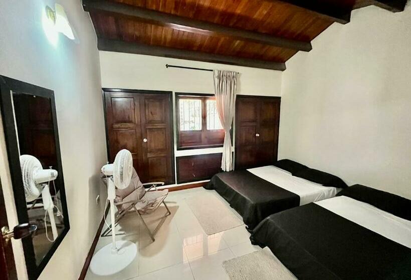 Номер Стандарт Четырехместный Совместный Санузел, ámbar Hostel San Gil