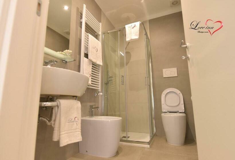 اتاق لوکس, Love Inn
