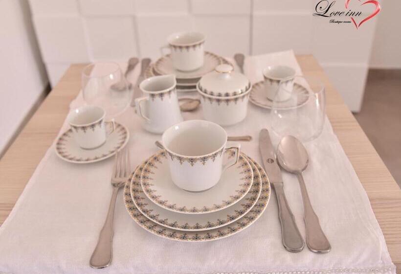 اتاق لوکس, Love Inn