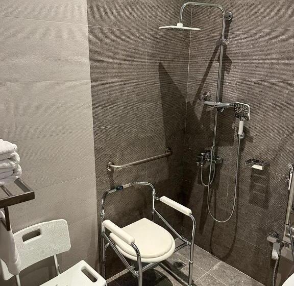 适合残疾人士使用的带超级大床的标准间, Celine Home Serviced Apartment Al Malqa