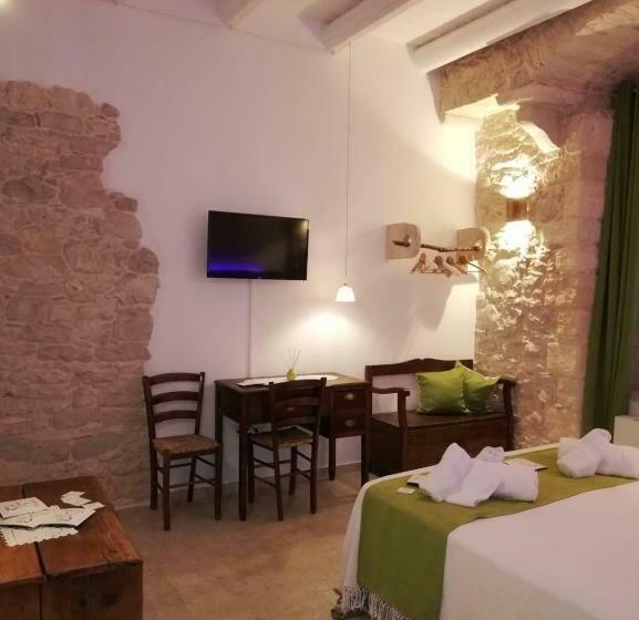 اتاق لوکس با بالکن, Torre Pendio B&b