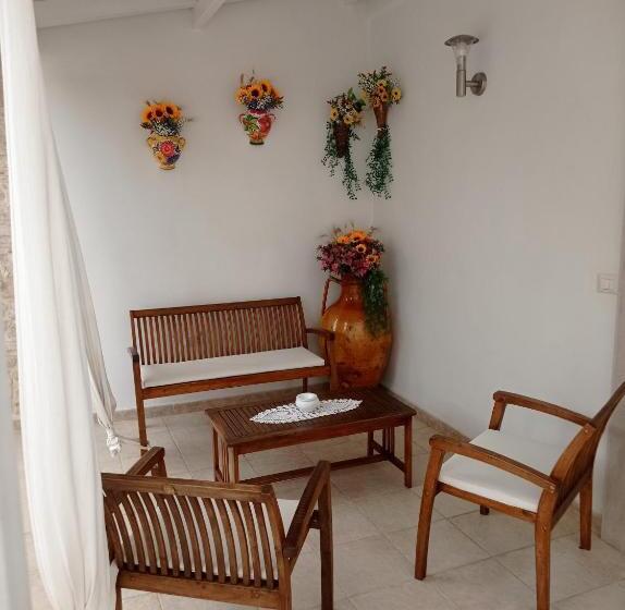 سوئیت جونیور با تراس, Torre Pendio B&b