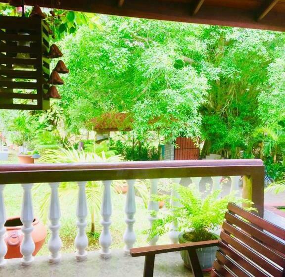 Номер Deluxe с Балконом, Goyambokka Guesthouse