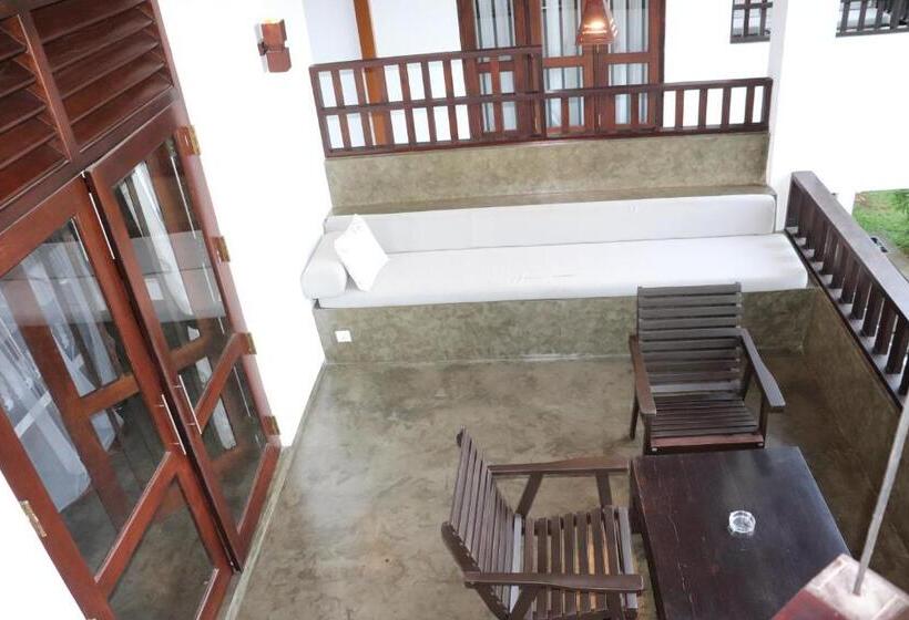 Номер Стандарт Вид на Бассейн, Goyambokka Guesthouse