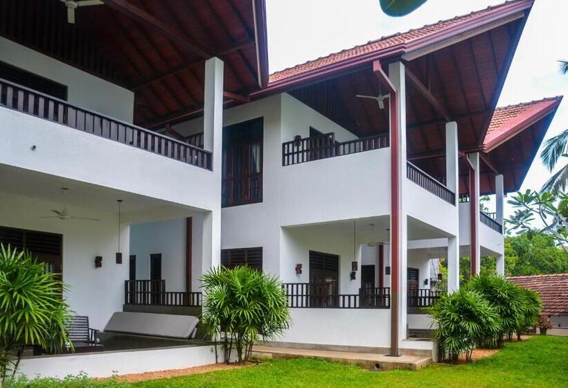 Номер Стандарт Вид на Бассейн, Goyambokka Guesthouse